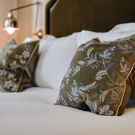 The Black Lion Pub & Boutique Guesthouse-2