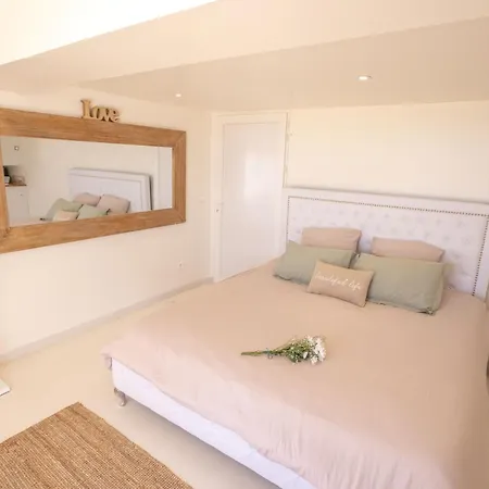 LES SUITES LOVE 3 SPA VUE MER PISCINe-2