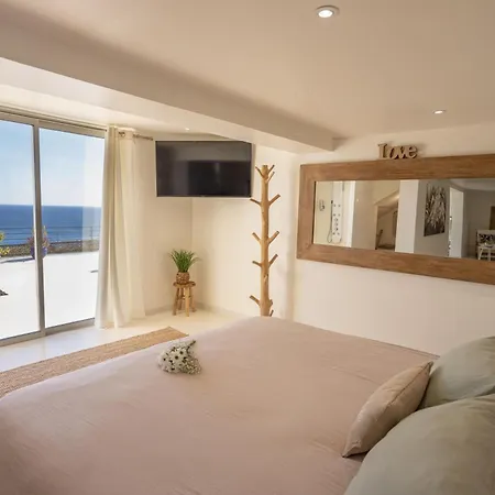 LES SUITES LOVE 3 SPA VUE MER PISCINe-3