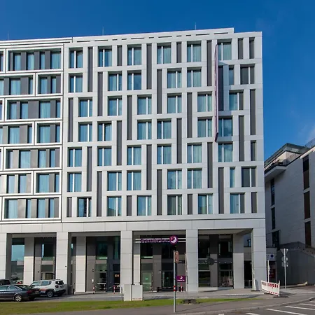 Premier Inn Stuttgart City Centre-3
