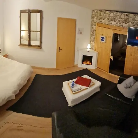 Schönste Lage am Rhein in unmittelbarer Stadtnähe, B&B-3