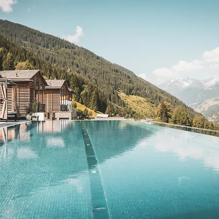 Boutique Hotel und Chalets Bergwiesenglück-2