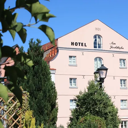 Hotel Am Yachthafen-2