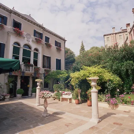 Pensione Accademia - Villa Maravege-2