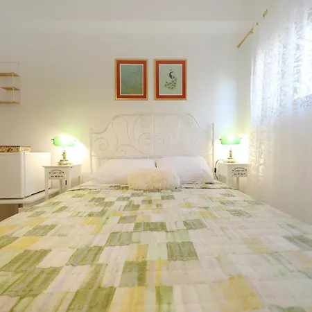 Apartments And A Room Ina-3