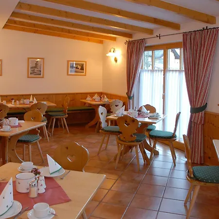Hotel Pension Hubertus-3