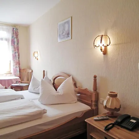 Gasthaus&Hotel Zur Linde-3