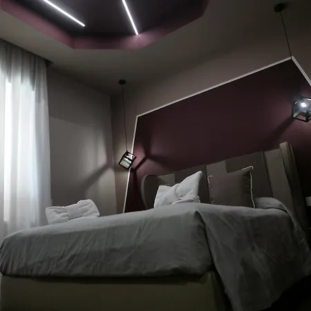 Re Lazzarone Suite-3