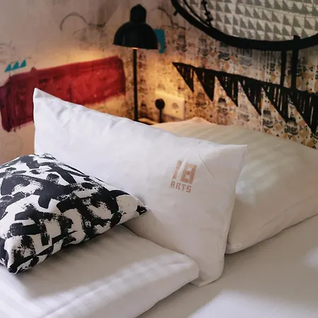 18Arts Hotel - Living In A Gallery!-2