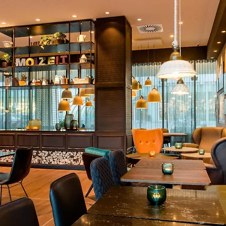 Motel One Salzburg-Süd-3
