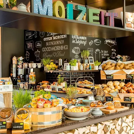 Motel One Salzburg-Süd-2