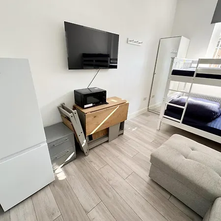 Willesden Green Budget Guesthouse-3