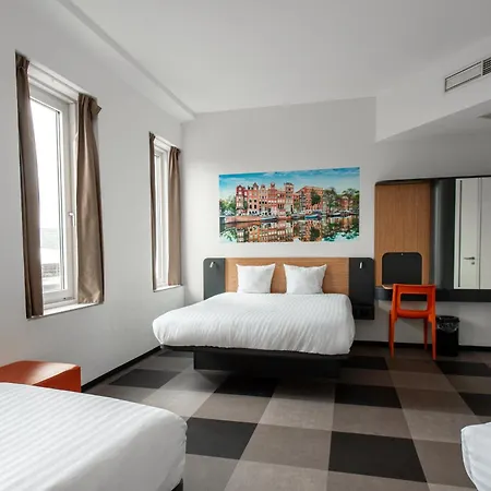 Easyhotel Amsterdam Arena Boulevard-2