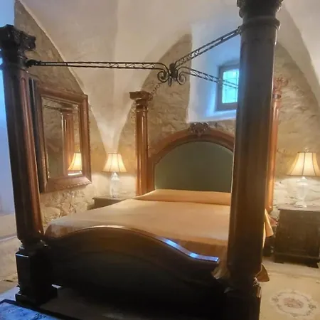 Burg Hermannstein - Kings Room-3