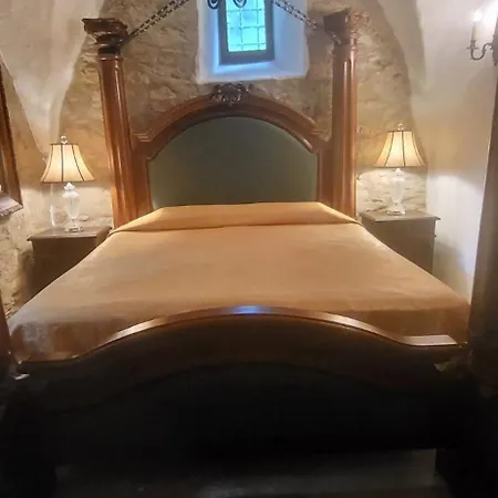 Burg Hermannstein - Kings Room-2