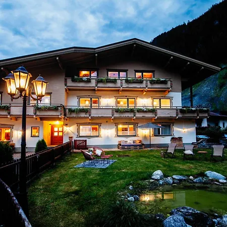 Pinetree Lodge Mayrhofen-2