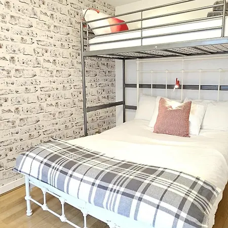 Tower Bridge Rainbow Suites-3