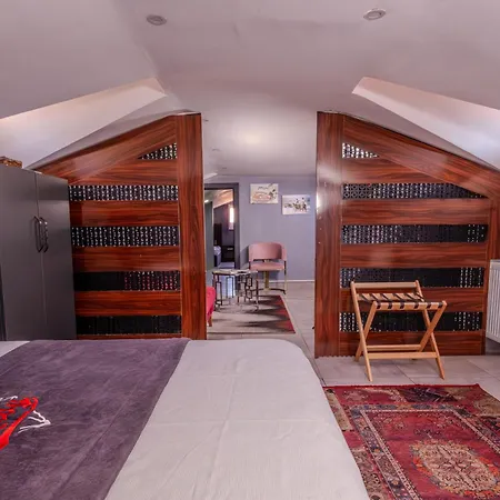 Ruby Hotel-2