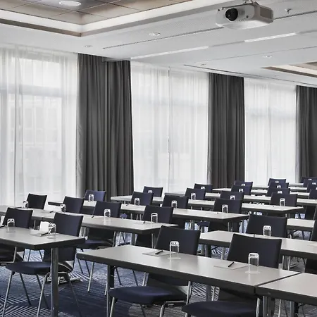 Courtyard By Marriott Hamburg City-3