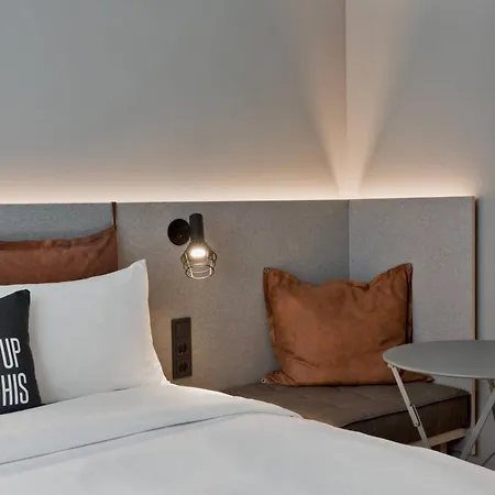 Moxy Frankfurt City Center-2