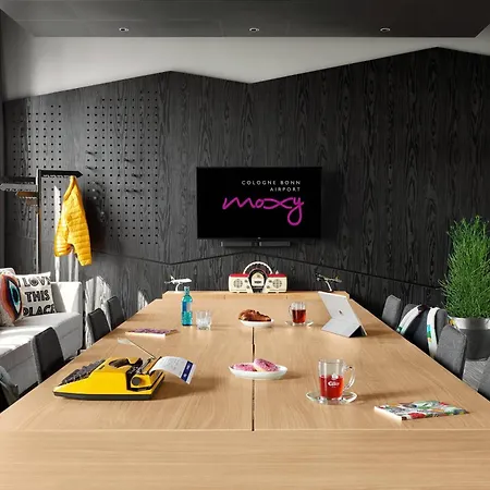 Moxy Cologne Bonn Airport-3