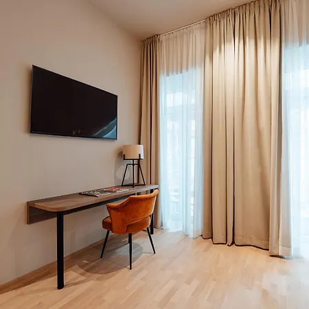 House Of Ble-2