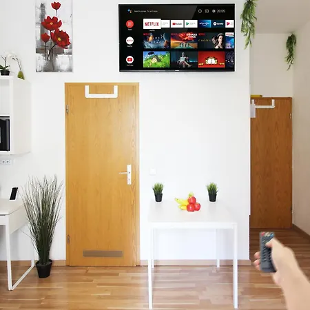 Hotel Ulm Zentrum - Komplettes Zimmer, Hochbett, Android TV&eigenem Bad - perfekt für Familien&Gruppen-2