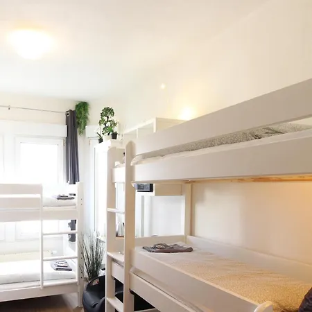 Hotel Ulm Zentrum - Komplettes Zimmer, Hochbett, Android TV&eigenem Bad - perfekt für Familien&Gruppen-3