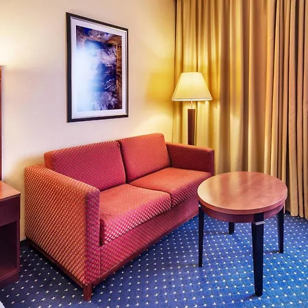 Courtyard By Marriott Prague City-3