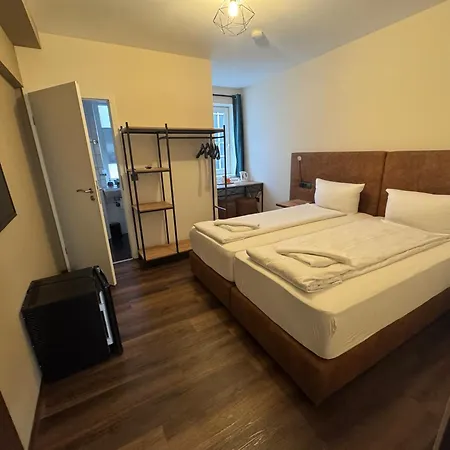 Hotel Capitol Zentrum - 24h --2