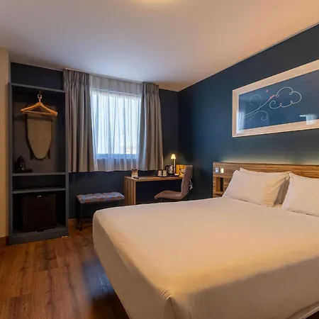 Travelodge Barcelona Poblenou-2