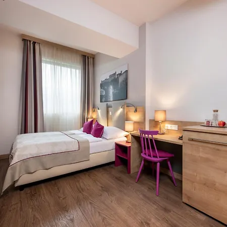 Hotel Junior By Max 70-3