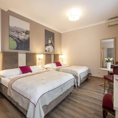 Hotel Junior By Max 70-2