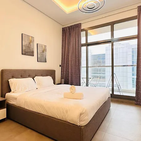 Upscale Apartment At Oval Tower Near Downtown With Balcony And Parking By Belvilla-2