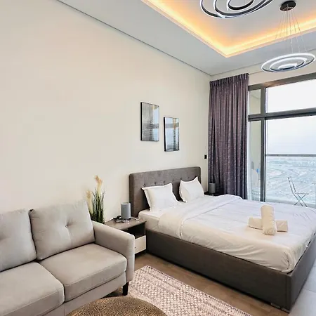 Upscale Apartment At Oval Tower Near Downtown With Balcony And Parking By Belvilla-3