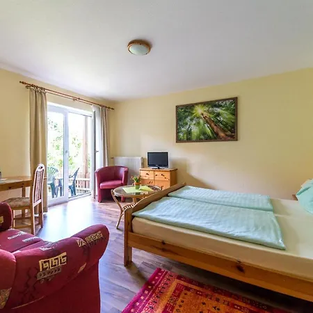 Hotel-Pension Lindenhof-3