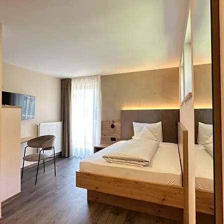 Garni-Hotel Mir.Es-3
