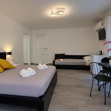 Napoli Vibes Rooms-2