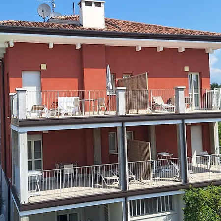 Vialeromadodici Rooms & Apartments-2