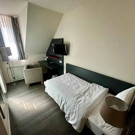 Central Hotel-2