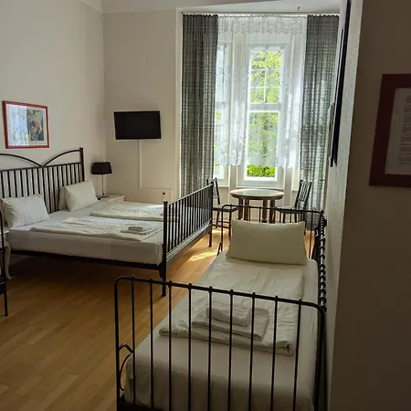 Hotel Pension Waizenegger am Kurfürstendamm-2