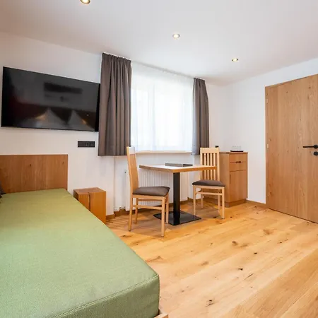 Hotel Garni Krumbach-3