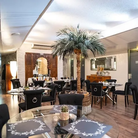 Hotel Les Arcades-3