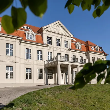 Schlosshotel Neustrelitz-3