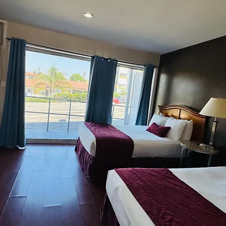 Holiday Lodge-2