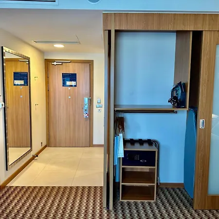 Hampton By Hilton Gdansk Airport-2