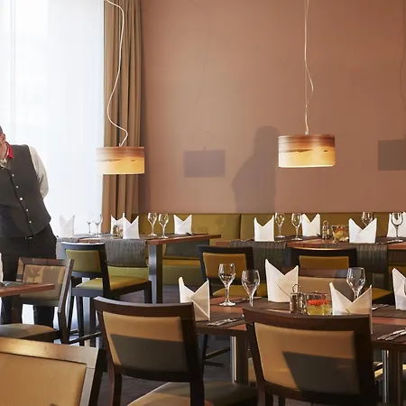 H4 Hotel Hamburg Bergedorf, Trademark Collection By Wyndham-3