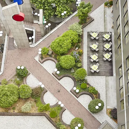 Clayton Hotel Dusseldorf City Centre-3