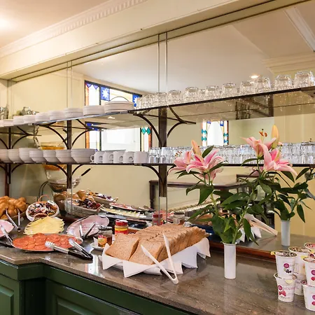 Byron Hotel-2