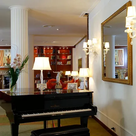 Hotel De La Ville-2